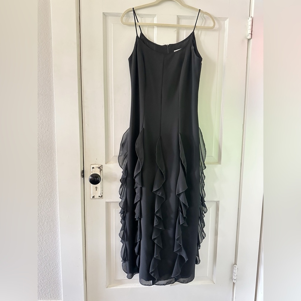 Beautiful black cocktail dress with ruffle detail. Size small.